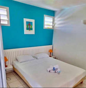 Sea view apartment, pool and beach 50m away